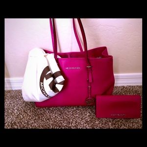 Large Michael Kors Magenta Tote w Matching Wallet